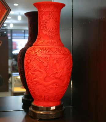 批發采購漆器工藝品-揚州漆器 雕漆龍花瓶 紅木座 商務禮品 家居裝飾品 精美工藝